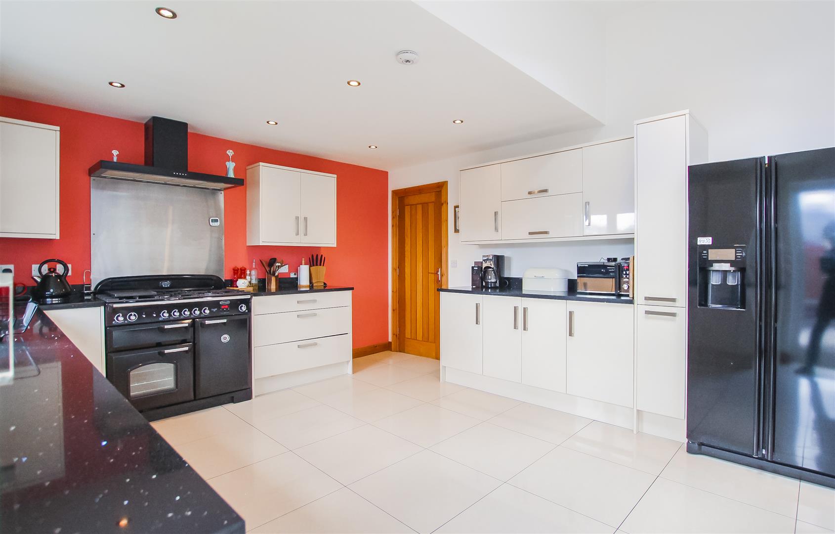 5 Bed Semi-detached House For Sale - Main Image